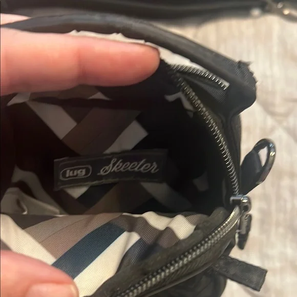 Lug Black Belt Bag Compact and Durable - Picture 3 of 6